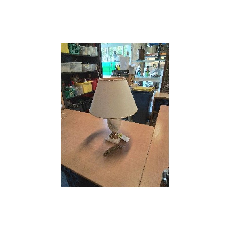 LAMPE BALUSTRE CÉRAMIQUE MARMOREENNE ET LAITON AJ ECRU A LISERÉ DORÉ DRIMMER 