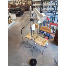 LAMPADAIRE SPOT MÉTAL CHROMÉ ET NOIR HAUTEUR AJUSTABLE ANNÉES 50