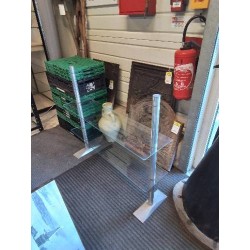 ÉTAGÈRE SUR PIEDS METAL CHROMÉ 2 TABLETTES VERRE ANNÉES 70 EN L\'ÉTAT 