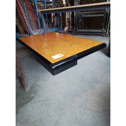 TABLE BASSE RECTANGULAIRE BOIS CLAIR ET NOIR ANNÉES 80