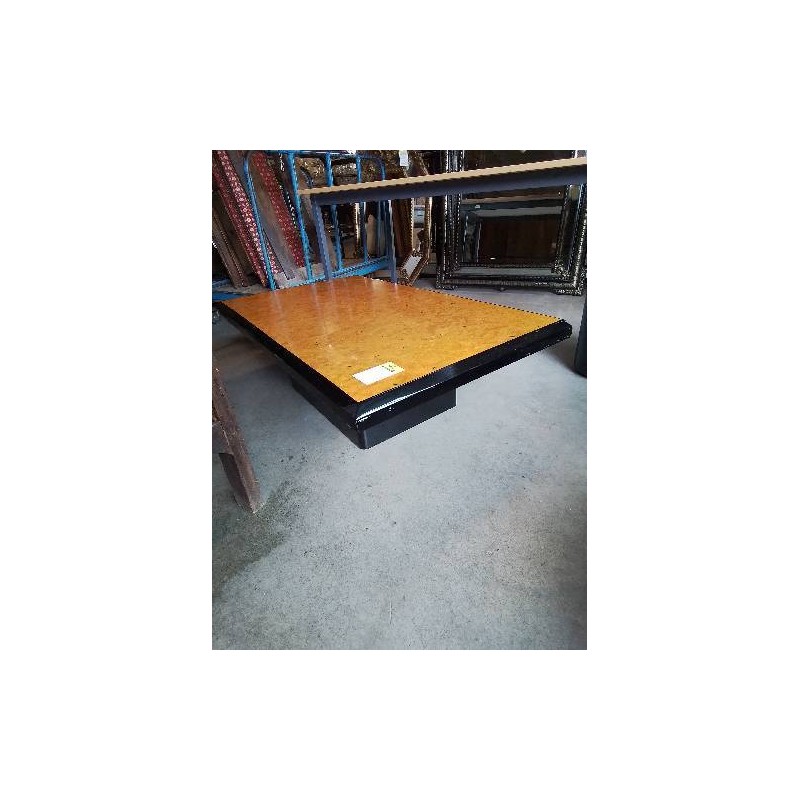 TABLE BASSE RECTANGULAIRE BOIS CLAIR ET NOIR ANNÉES 80