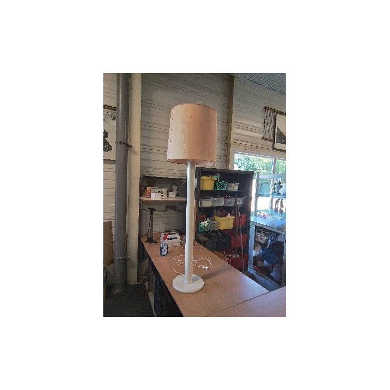 LAMPADAIRE RÉSINE BLANC AJ OCRE