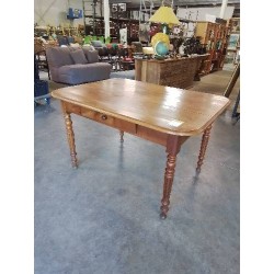 TABLE RECTANGULAIRE BOIS CLAIR PIEDS TOURNÉS 1 TIROIRS LOUIS PHILIPPE 