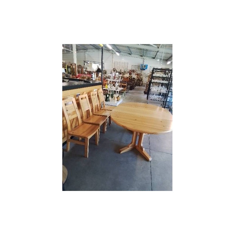 TABLE RONDE EXTENSIBLE AVEC 4 CHAISES PIN  NC SWEDEN ANNÉES 80