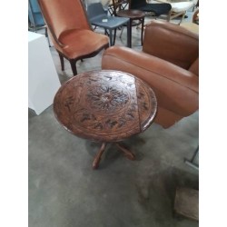 GUERIDON ROND BOIS SCULPTÉ 