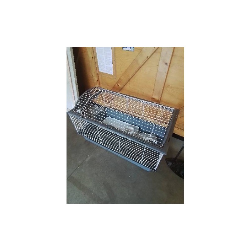 CAGE A ANIMAUX MÉTAL BLANC ET RESINE GRIS EN L\'ÉTAT 