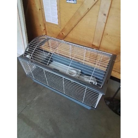 CAGE A ANIMAUX MÉTAL BLANC ET RESINE GRIS EN L\'ÉTAT 