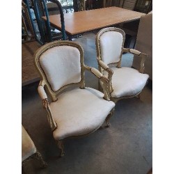 CABRIOLET BOIS ÉCRU ASSISE ET DOSSIER CAPITONNÉ TISSU ÉCRU STYLE RÉGENCE 