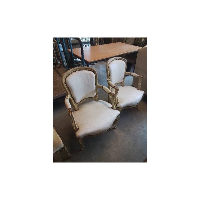 CABRIOLET BOIS ÉCRU ASSISE ET DOSSIER CAPITONNÉ TISSU ÉCRU STYLE RÉGENCE 