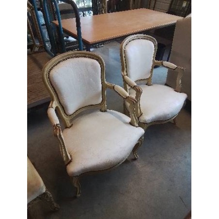 CABRIOLET BOIS ÉCRU ASSISE ET DOSSIER CAPITONNÉ TISSU ÉCRU STYLE RÉGENCE 