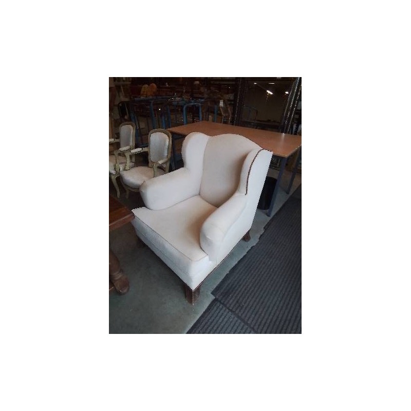FAUTEUIL A OREILLES BOIS CAPITONNÉ TISSU ÉCRU 