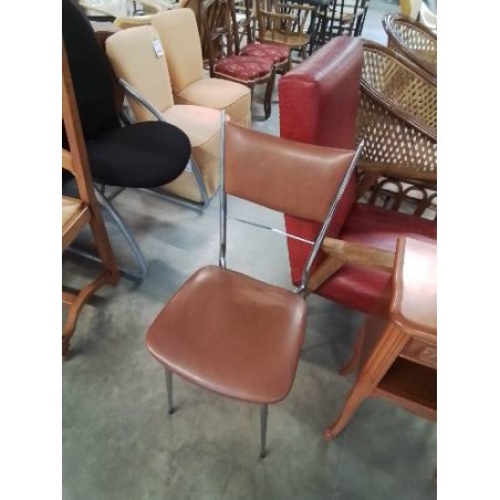 CHAISE MÉTAL CHROMÉ ASSISE ET DOSSIER CAPITONNÉ SKAÏ FAUVE ANNÉES 70