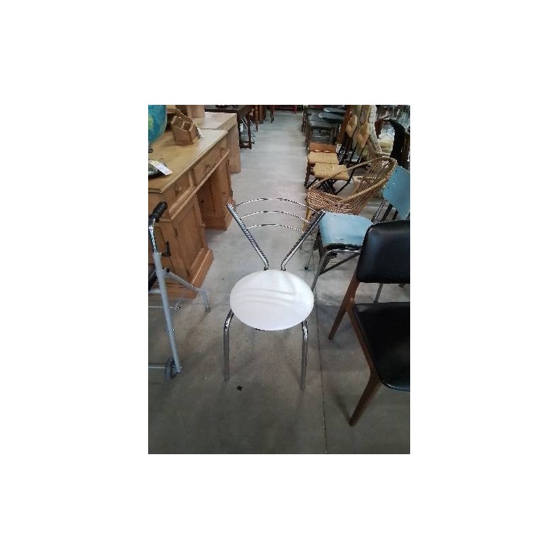 CHAISE MÉTAL CHROMÉ DOSSIER CINTRÉ ASSISE PU BLANC 