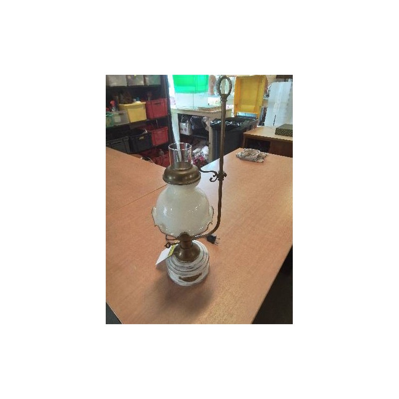 LAMPE A PETROLE ÉLECTRIFIÉE BOIS CÉRUSÉ LAITON ET VERRE BLANC AMERICAN COOP 1850