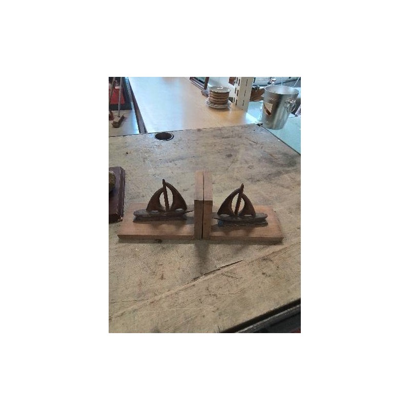 PAIRE DE SERRE LIVRE BOIS SCULPTÉ AUX BATEAUX 