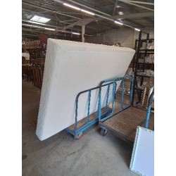 SOMMIER TAPISSER A LATTES AVEC PIEDS BOIS CLAIR 140X190CM