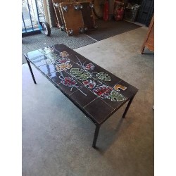 TABLE BASSE PIÈTEMENT METAL NOIR PLATEAU CARRELÉ DÉCOR AUX FEUILLES ADRI VALLAURIS ANNÉES 50