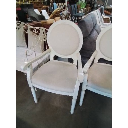FAUTEUIL MÉDAILLON BOIS ECRU ASSISE ET DOSSIER CAPITONNÉ TISSU TAUPE