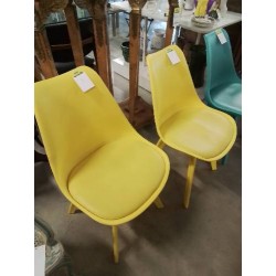 CHAISE RÉSINE JAUNE PIEDS COMPAS