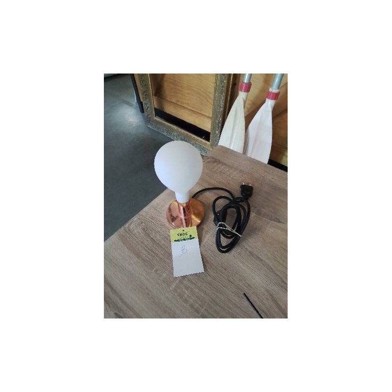 LAMPE AMPOULE MÉTAL DORÉ ET VERRE BLANC