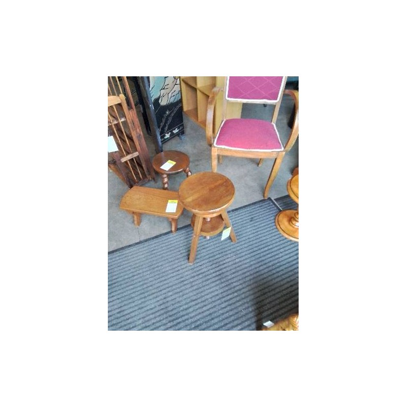 TABOURET A VIS BOIS