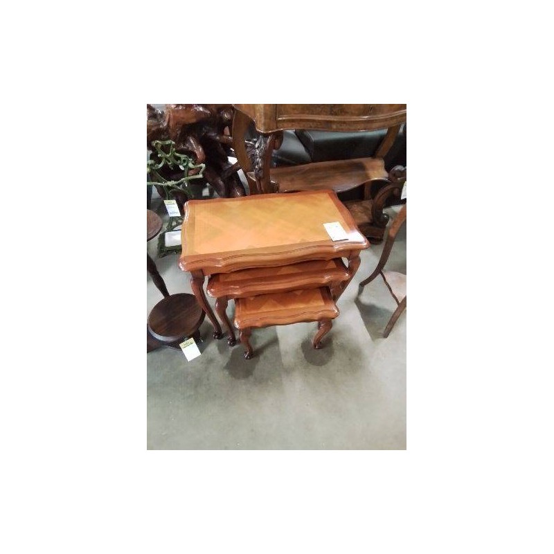 3 TABLES BASSES GIGOGNES BOIS CLAIR CHANTOURNÉ STYLE RÉGENCE 