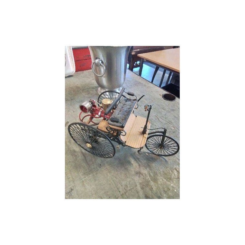 MAQUETTE 1:8 BENZ PATENT MOTORWAGEN 1886 PRODUIT PAR FRANKLIN MINT