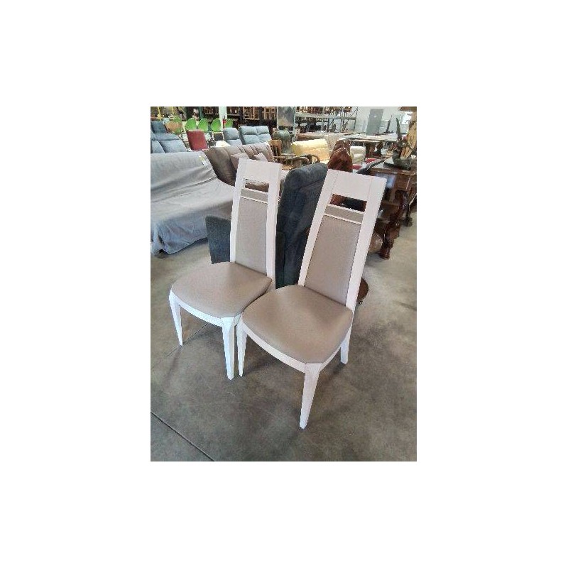 PAIRE DE CHAISES DOSSIER A POIGNÉE BOIS ECRU CAPITONNÉ PU TAUPE