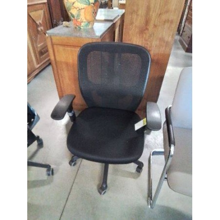 FAUTEUIL DE BUREAU A ROULETTES PIÈTEMENT MÉTAL NOIR ASSISE TISSU NOIR DOSSIER ET ACCOTOIRS RÉGLABLES