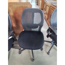 CHAISE DE BUREAU A ROULETTES PIÈTEMENT MÉTAL NOIR ASSISE TISSU NOIR ORGASYSTEM 