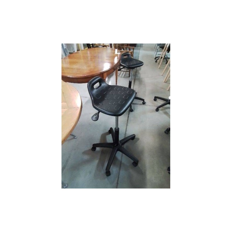 TABOURET D’ATELIER A ROULETTES ASSISE RÉSINE NOIR A POIGNÉE 