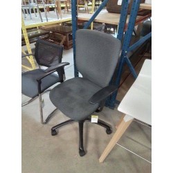 FAUTEUIL DE BUREAU A ROULETTES PIÈTEMENT MÉTAL NOIR ASSISE TISSU TAUPE