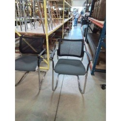 CHAISE D’ACCEUIL PIÈTEMENT MÉTAL CHROMÉ DOSSIER TISSU NOIR ASSISE TISSU TAUPE