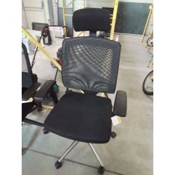 FAUTEUIL DE BUREAU A ROULETTES PIÈTEMENT MÉTAL CHROMÉ ASSISE TISSU NOIR TÊTIÈRE REGLABLE 