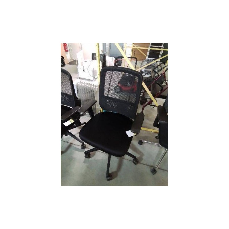 FAUTEUIL DE BUREAU A ROULETTES PIÈTEMENT MÉTAL NOIR ASSISE TISSU NOIR 