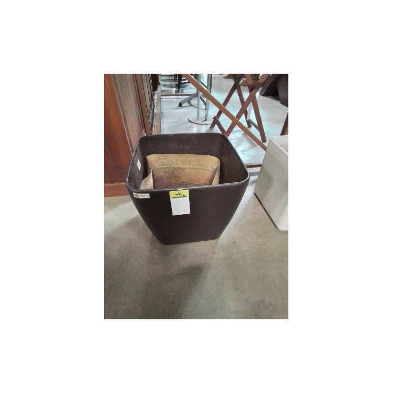 CACHE POT CARRÉ RÉSINE MARRON 42,5X42,5CM