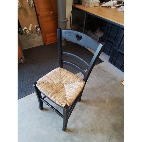 CHAISE BOIS NOIR PAILLÉ DOSSIER AU COEUR 