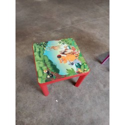 TABLE ENFANT RÉSINE ROUGE DÉCOR AUX ANIMAUX 