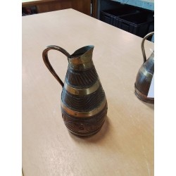 CRUCHE BOIS GRAVÉ CERCLÉ 