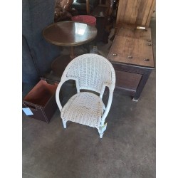 CHAISE ENFANT ROTIN BLANC EN L’ÉTAT 