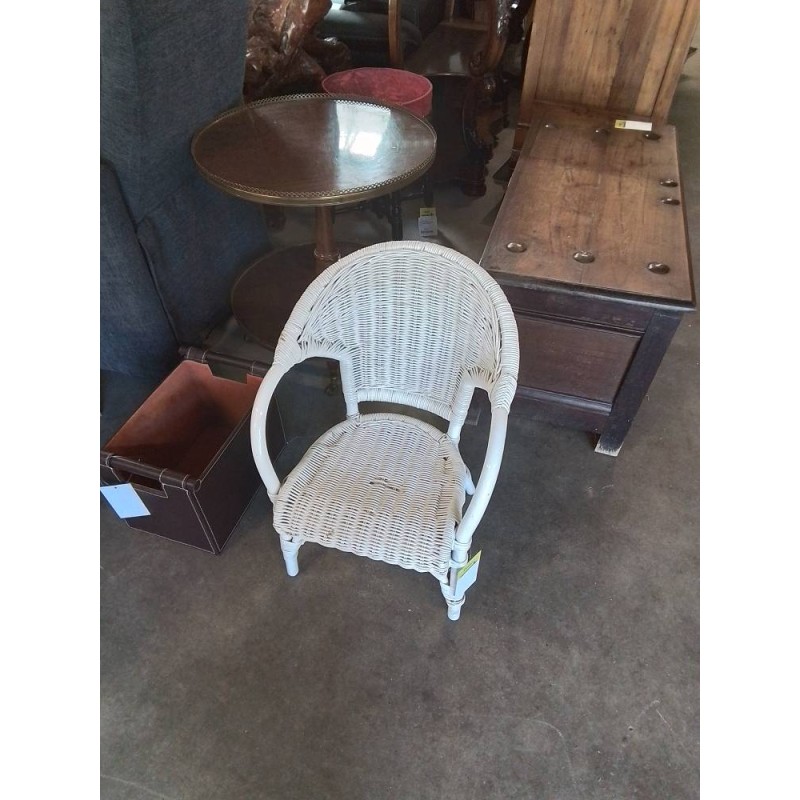 CHAISE ENFANT ROTIN BLANC EN L’ÉTAT 
