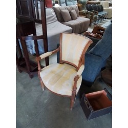 FAUTEUIL BOIS ASSISE ET DOSSIER CAPITONNÉ TISSU ÉCRU JAUNE STYLE DIRECTOIRE 