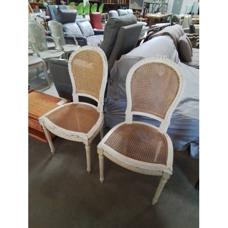 PAIRE DE CHAISES BOIS ECRU ASSISE ET DOSSIER CANNÉ STYLE LOUIS XVI 