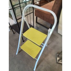 MARCHE PIEDS PLIANT MÉTAL BLANC ET JAUNE