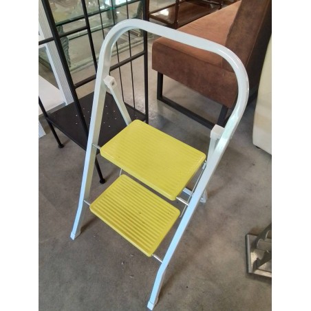 MARCHE PIEDS PLIANT MÉTAL BLANC ET JAUNE