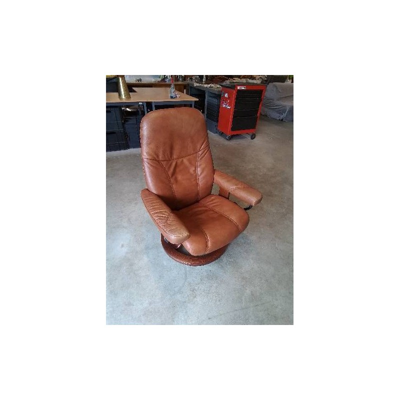 FAUTEUIL RELAX PIVOTANT STRESSLESS CUIR FAUVE PIÈTEMENT BOIS