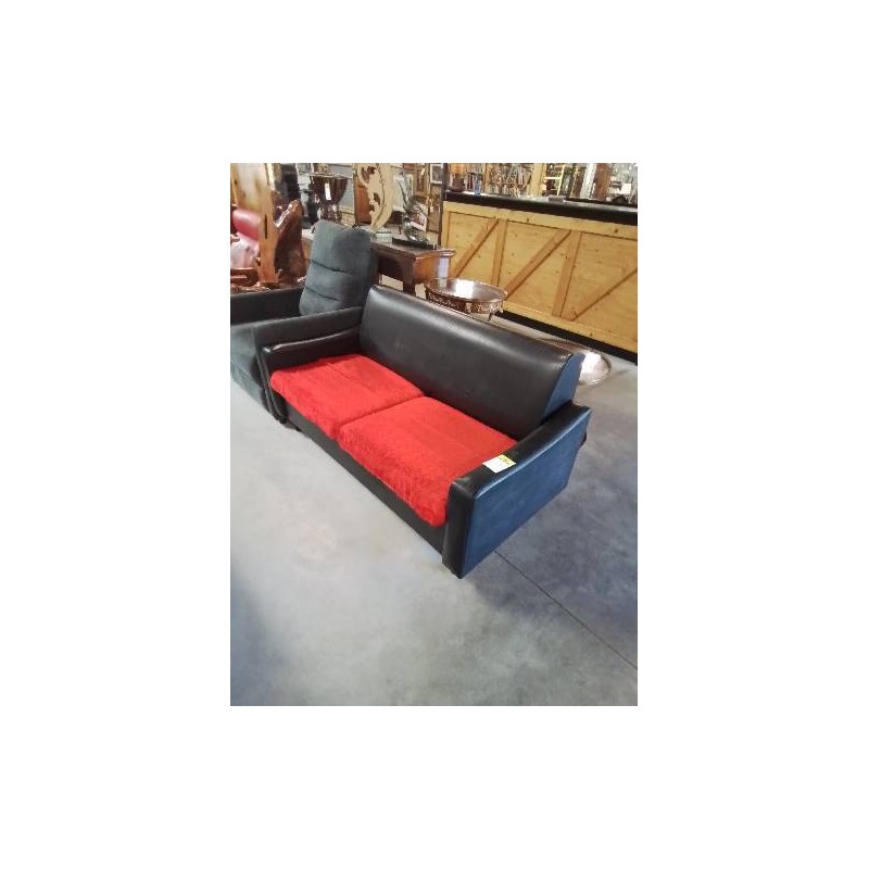 CANAPÉ CONVERTIBLE SKAÏ NOIR ET MOUMOUTE ROUGE ANNÉES 60