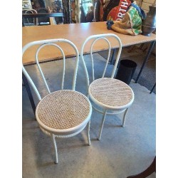 PAIRE DE CHAISES BISTROT MÉTAL ECRU ASSISE CANNÉE 