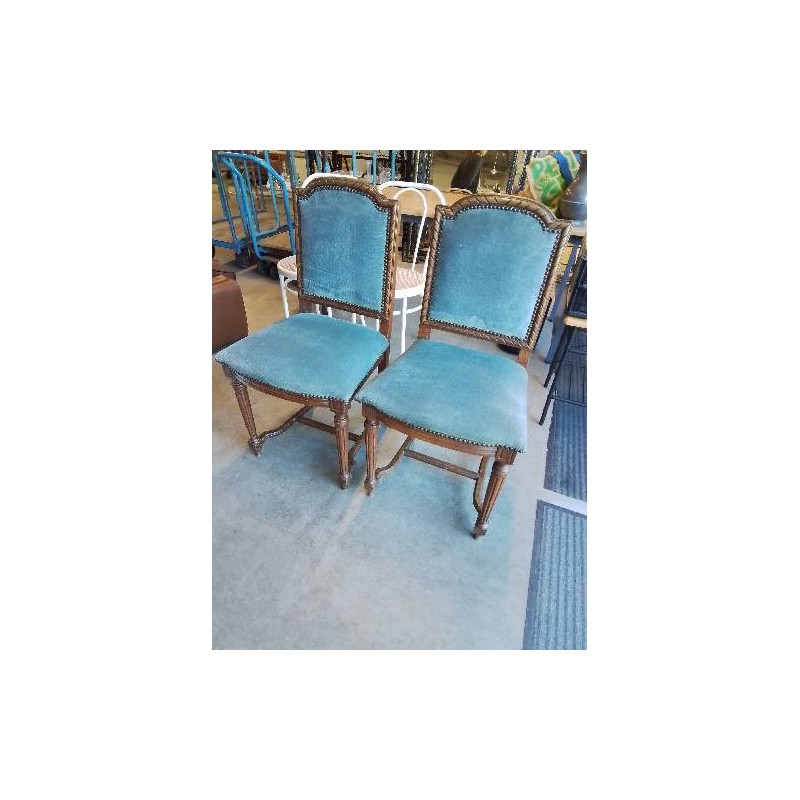PAIRE DE CHAISES BOIS ASSISE ET DOSSIER CAPITONNÉ VELOURS BLEU STYLE LOUIS XV