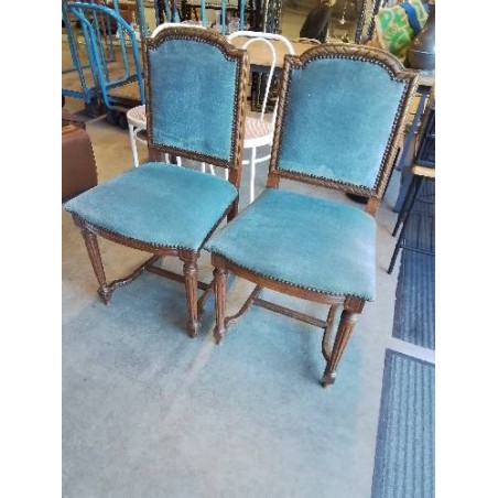 PAIRE DE CHAISES BOIS ASSISE ET DOSSIER CAPITONNÉ VELOURS BLEU STYLE LOUIS XV